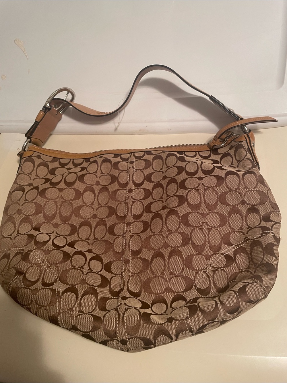 Coach Signature Brown Tan Patent Trim Large Hobo Shoulder Handbag
F13116 Purse
